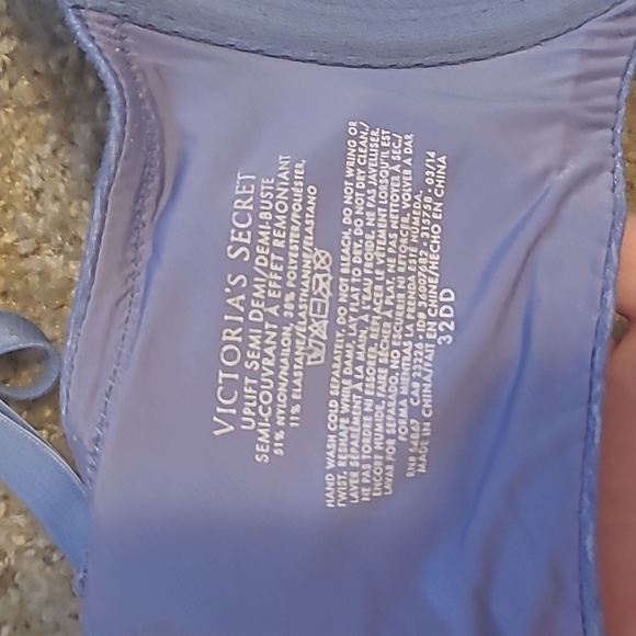 Victoria's Secret Dream Demi Bra 32DD - Picture 3 of 8